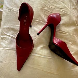 Aldo 3.5 “ red heels excellent condition